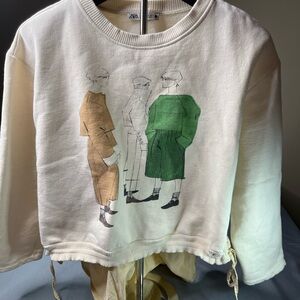 Zara Women’s Cream and Green Graphic Sweatshirt Size Small